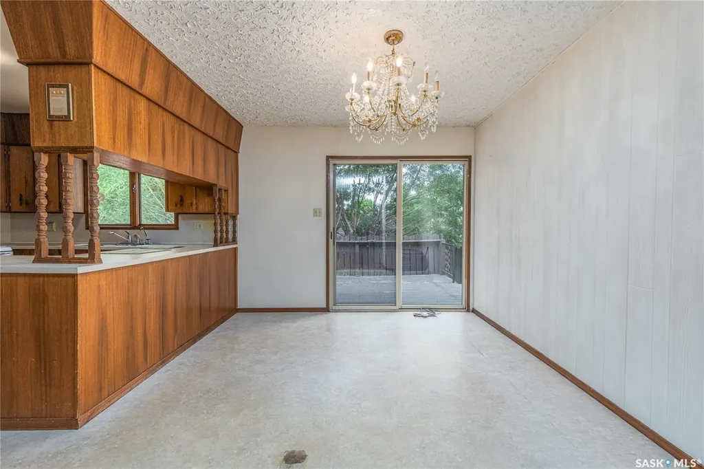 1426 Spadina Street Moose Jaw SK S6H 7C9