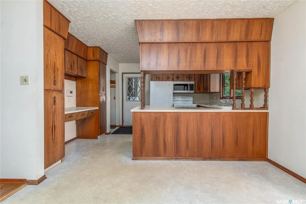 1426 Spadina Street Moose Jaw SK S6H 7C9
