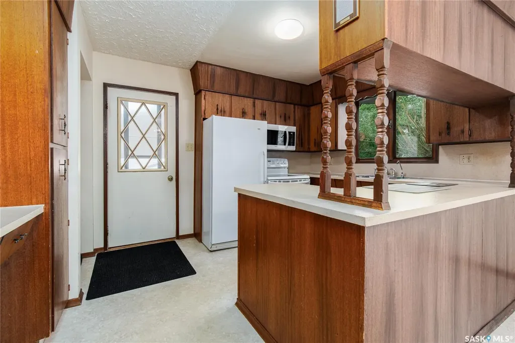 1426 Spadina Street Moose Jaw SK S6H 7C9
