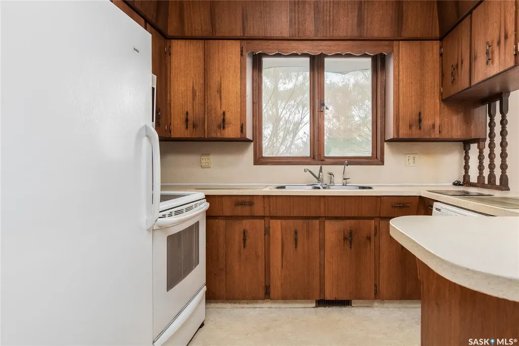 1426 Spadina Street Moose Jaw SK S6H 7C9