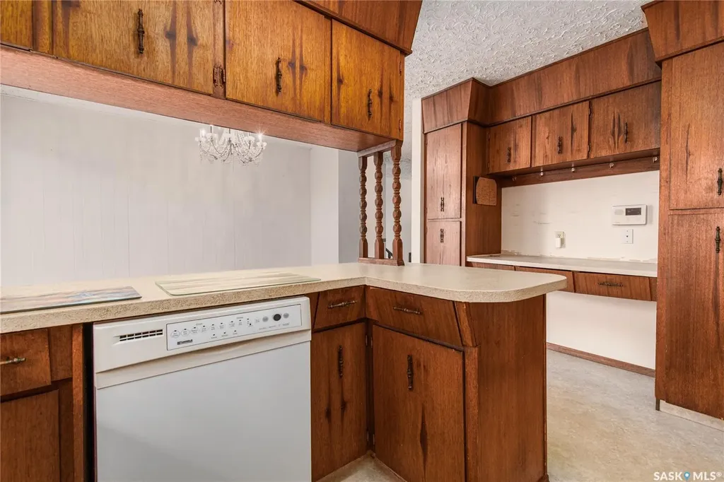 1426 Spadina Street Moose Jaw SK S6H 7C9
