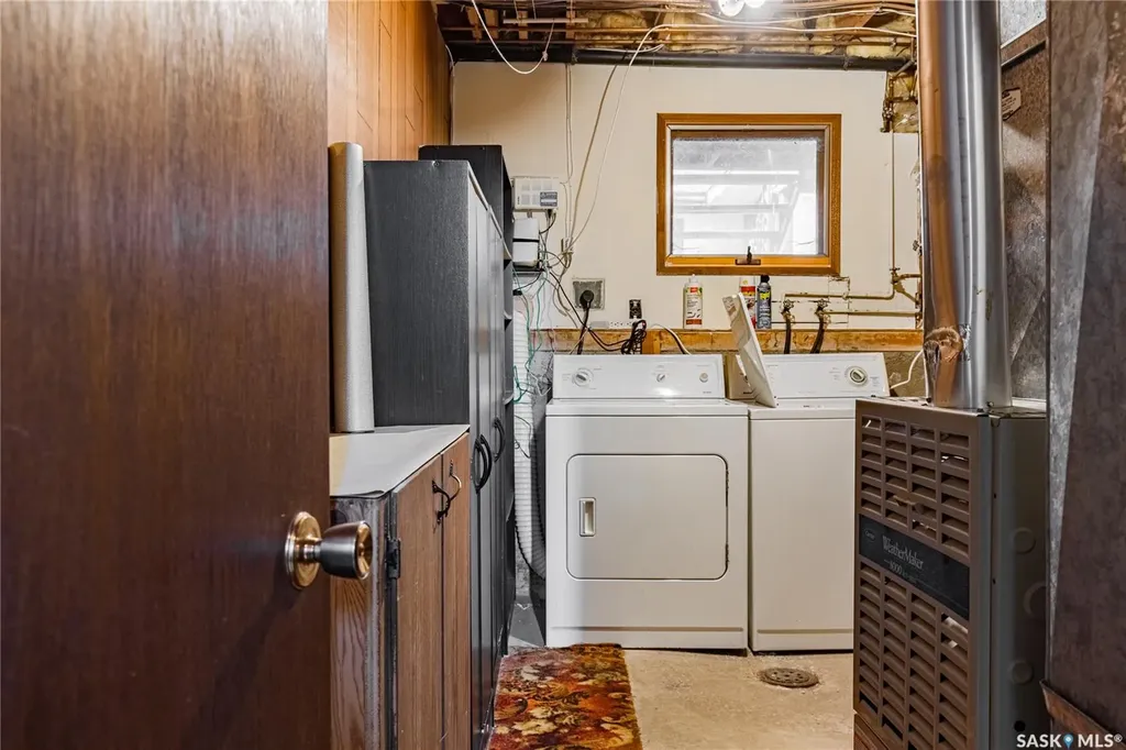 1426 Spadina Street Moose Jaw SK S6H 7C9