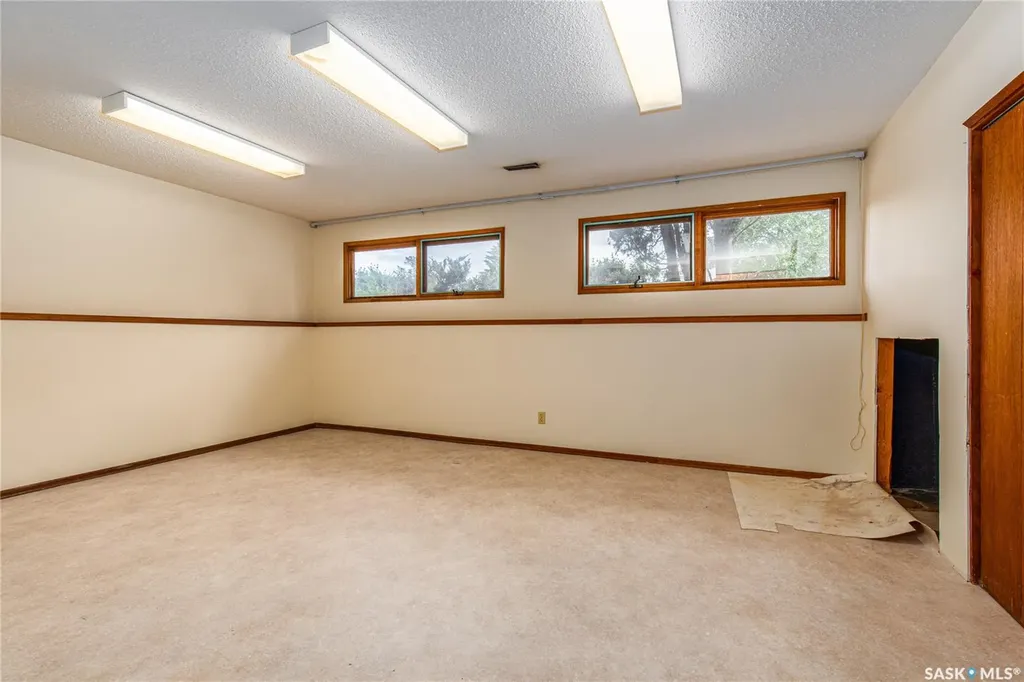 1426 Spadina Street Moose Jaw SK S6H 7C9