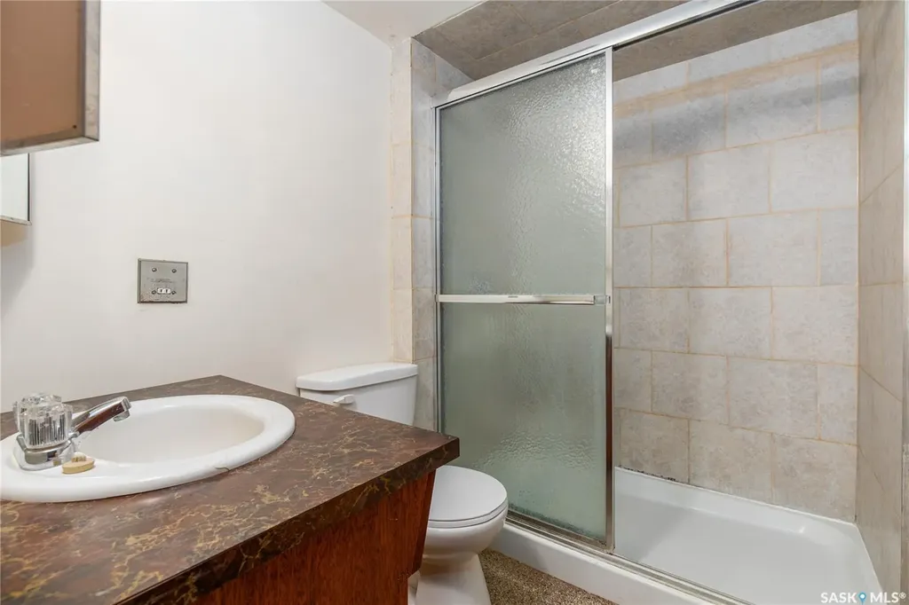 1426 Spadina Street Moose Jaw SK S6H 7C9