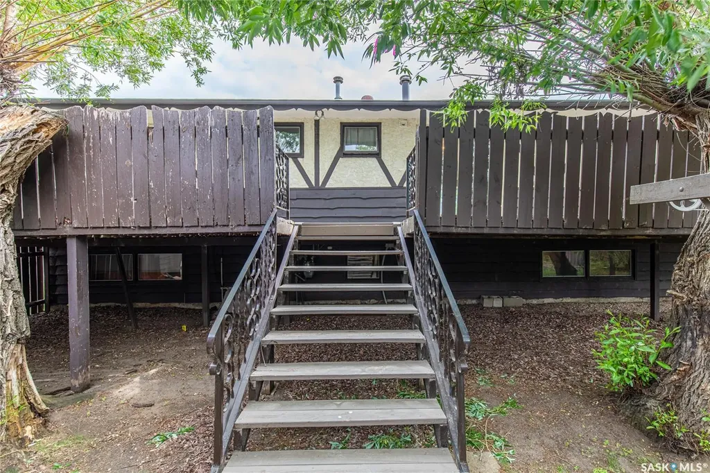 1426 Spadina Street Moose Jaw SK S6H 7C9