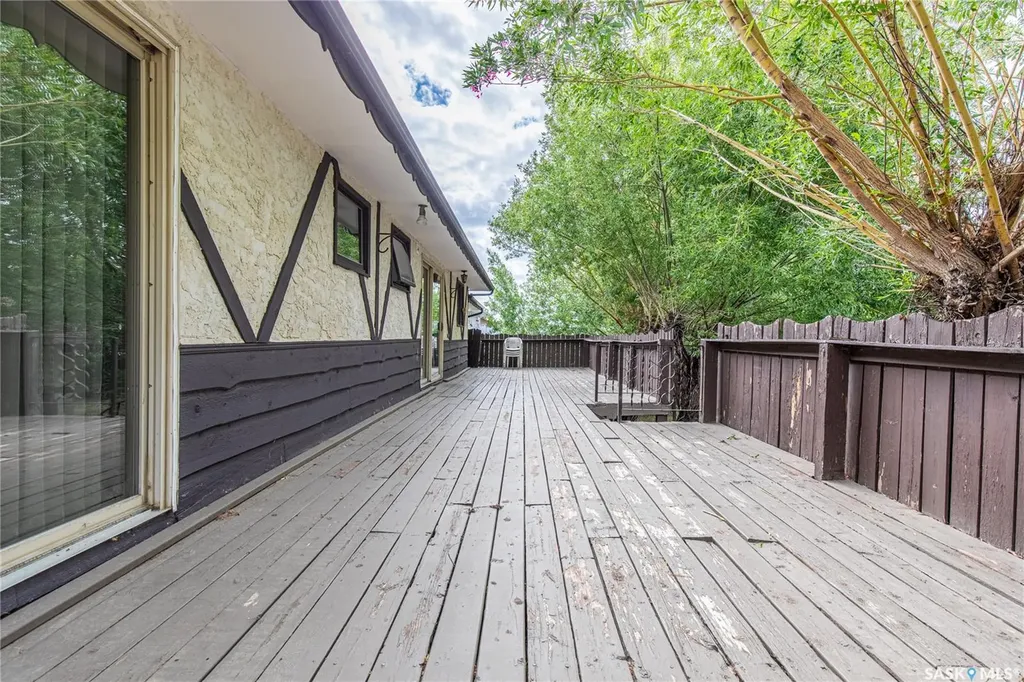 1426 Spadina Street Moose Jaw SK S6H 7C9