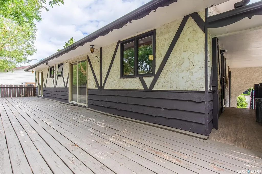 1426 Spadina Street Moose Jaw SK S6H 7C9