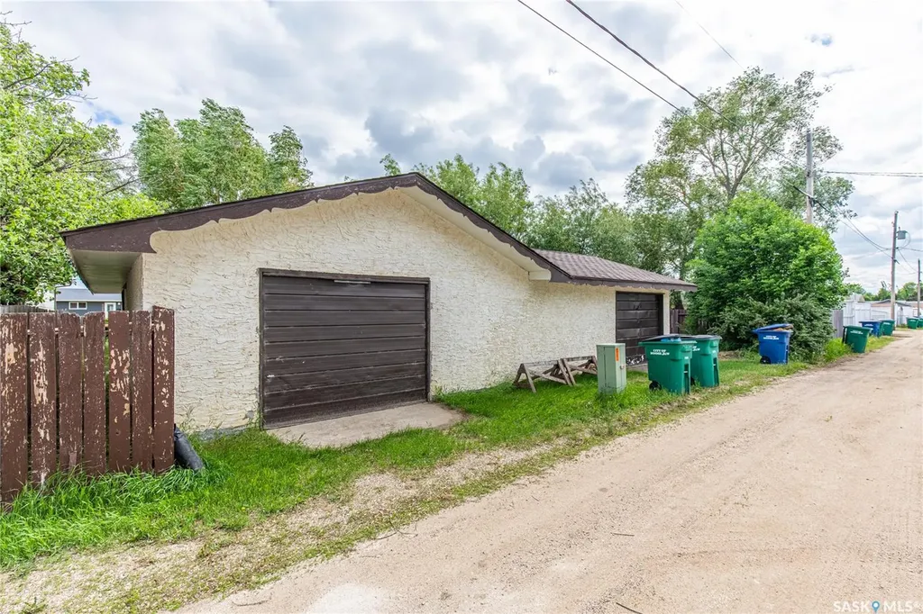 1426 Spadina Street Moose Jaw SK S6H 7C9
