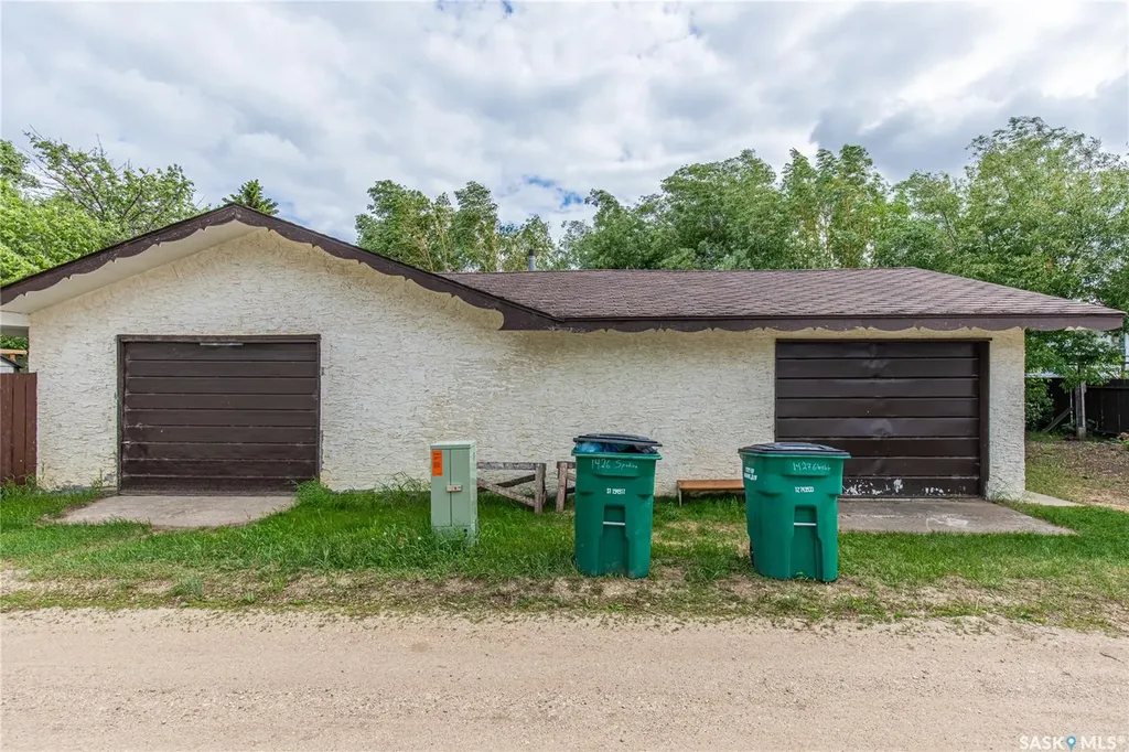 1426 Spadina Street Moose Jaw SK S6H 7C9