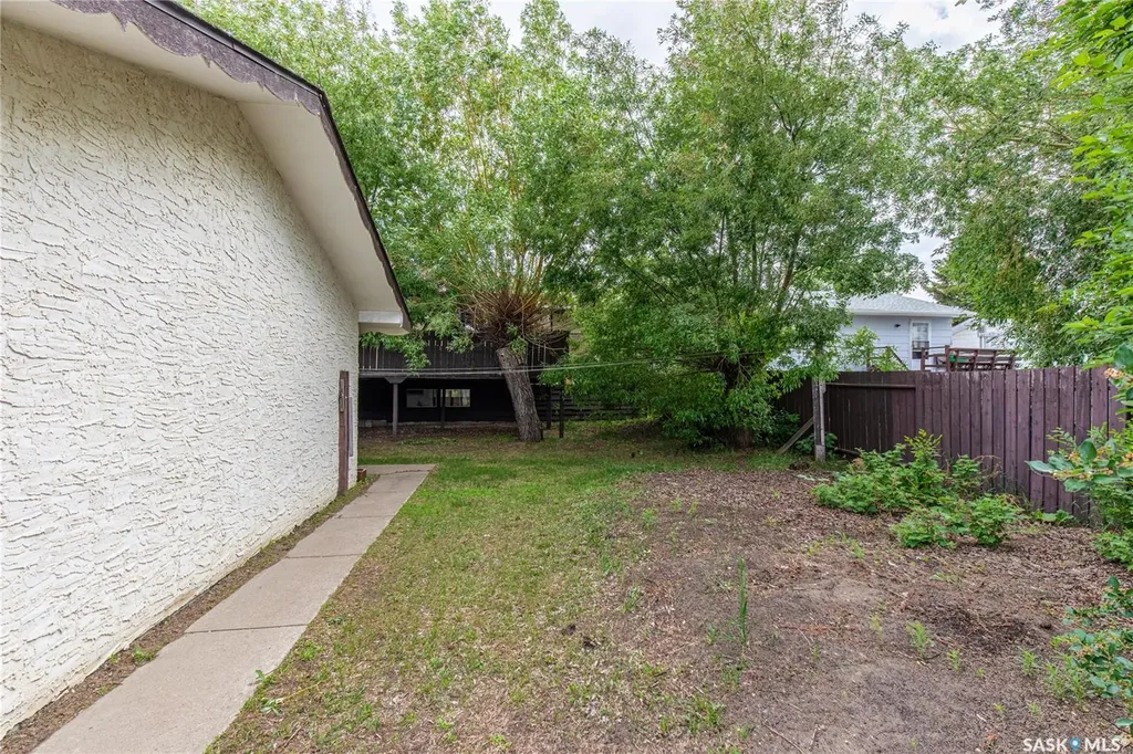 1426 Spadina Street Moose Jaw SK S6H 7C9