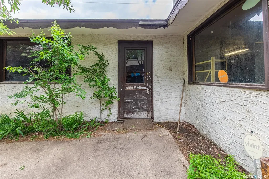 1426 Spadina Street Moose Jaw SK S6H 7C9