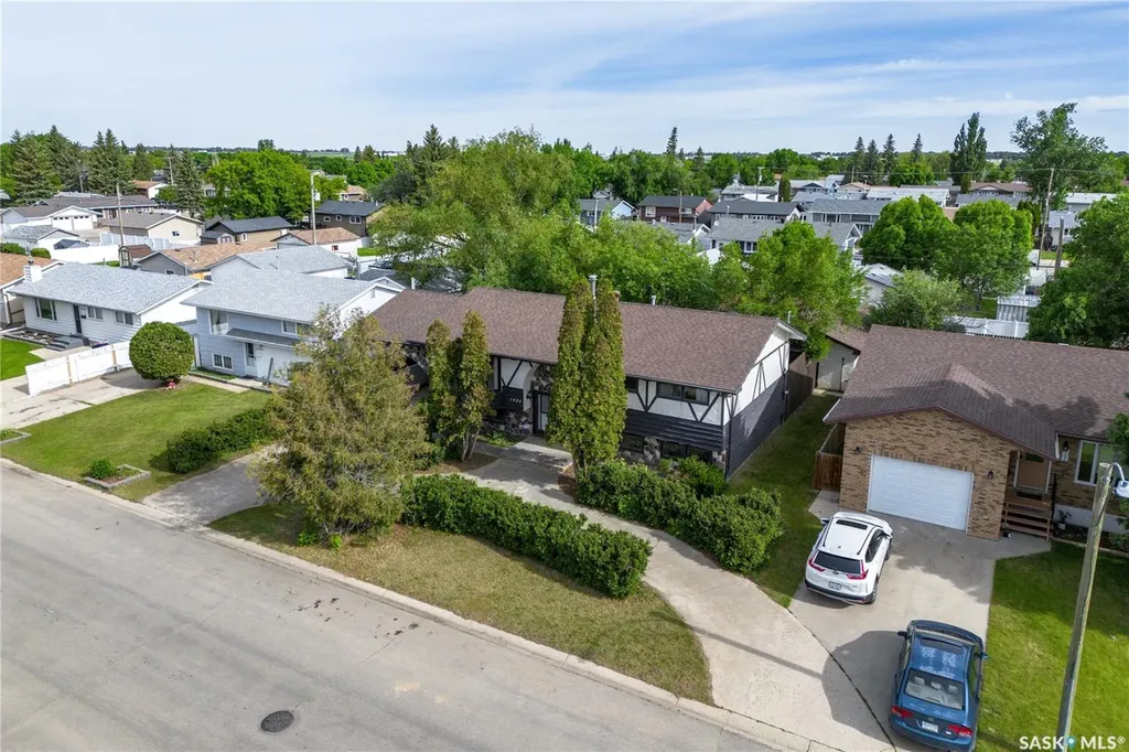 1426 Spadina Street Moose Jaw SK S6H 7C9