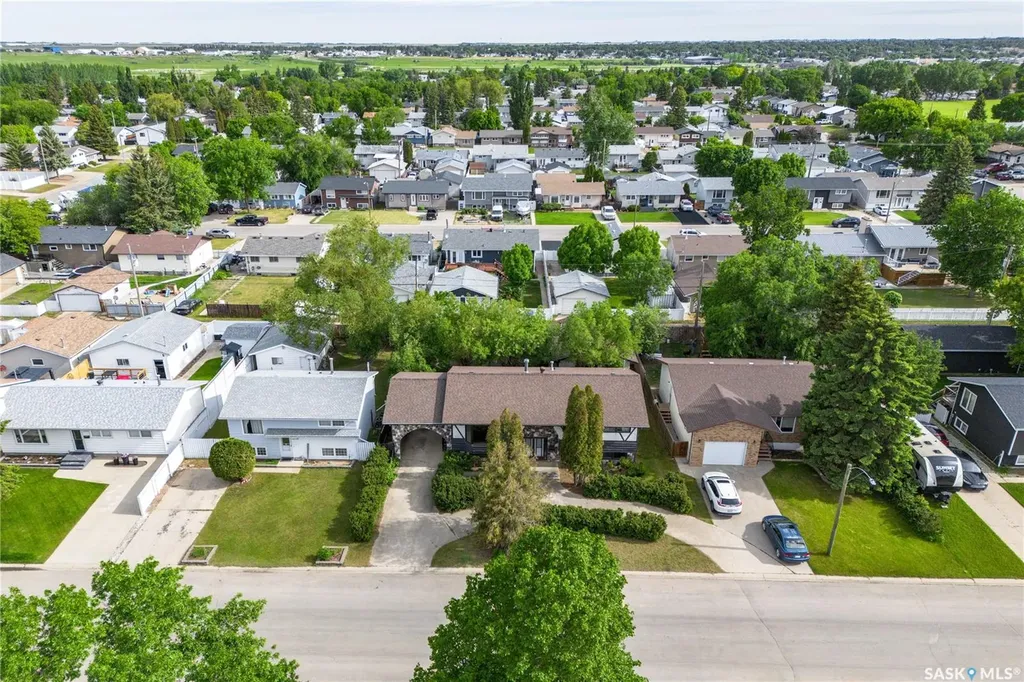 1426 Spadina Street Moose Jaw SK S6H 7C9