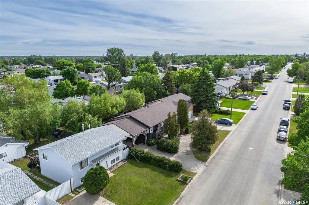 1426 Spadina Street Moose Jaw SK S6H 7C9