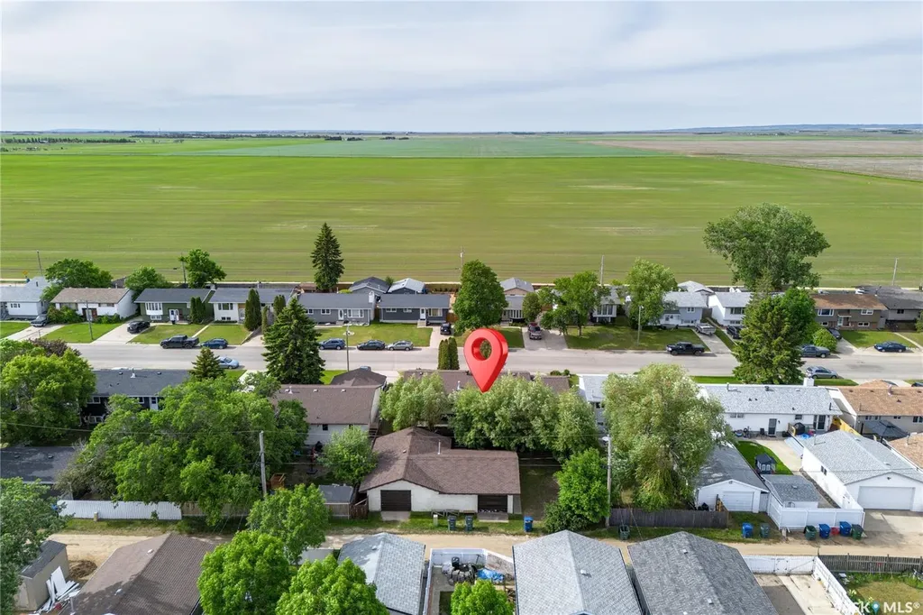 1426 Spadina Street Moose Jaw SK S6H 7C9