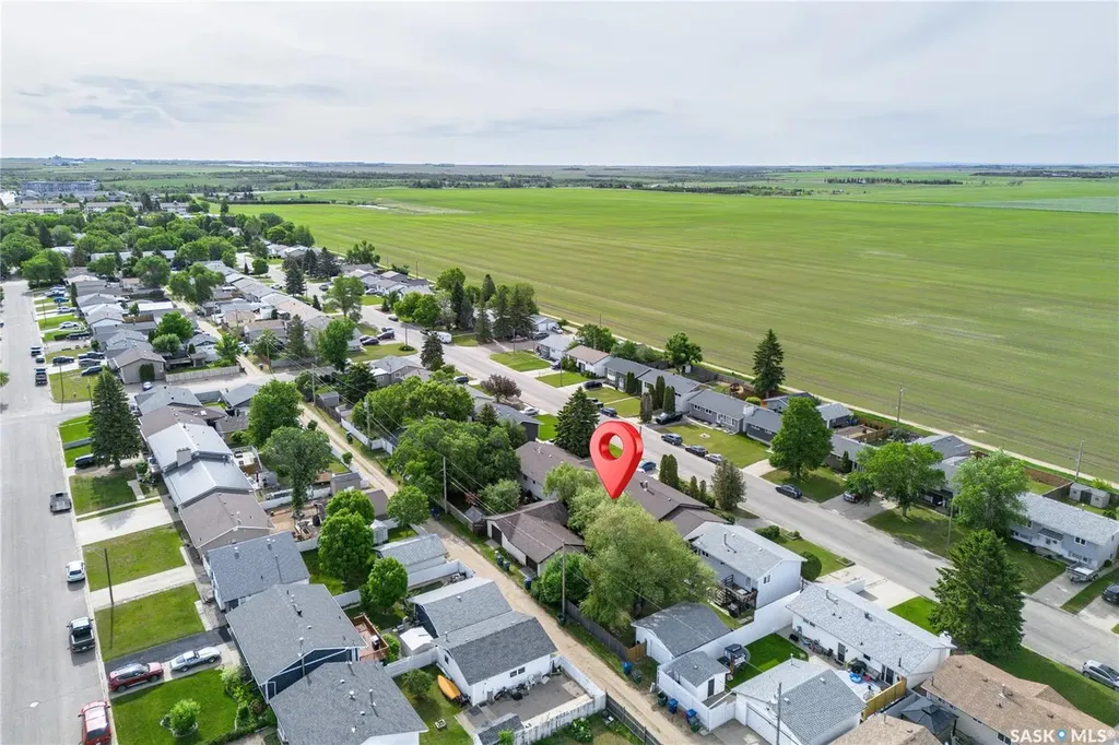 1426 Spadina Street Moose Jaw SK S6H 7C9