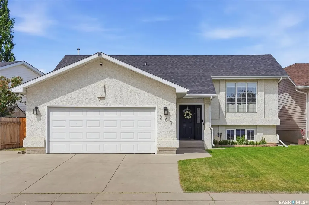 207 Sumner Crescent Saskatoon SK S7L 7L7