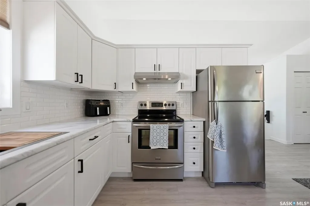 207 Sumner Crescent Saskatoon SK S7L 7L7