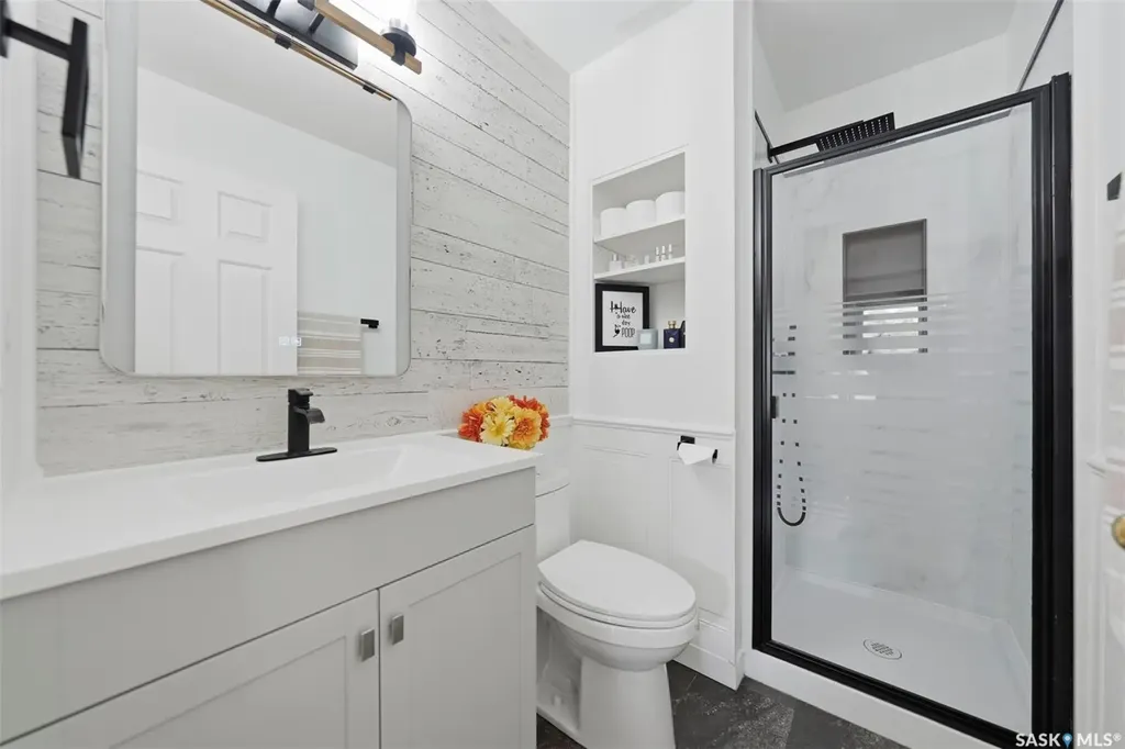 207 Sumner Crescent Saskatoon SK S7L 7L7