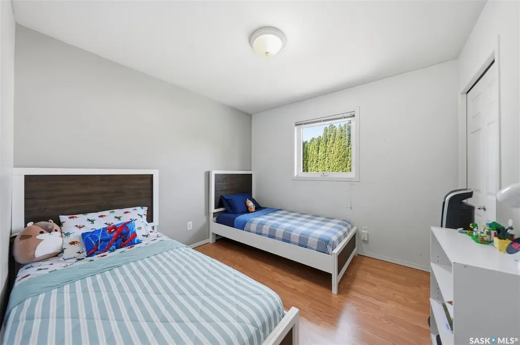 207 Sumner Crescent Saskatoon SK S7L 7L7