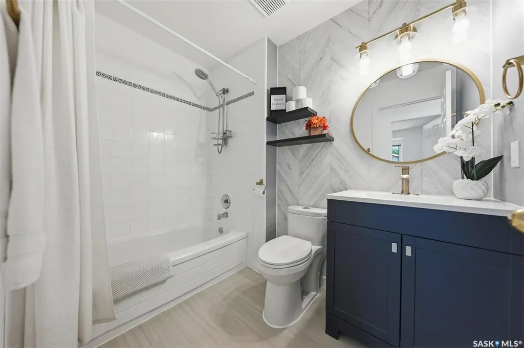 207 Sumner Crescent Saskatoon SK S7L 7L7