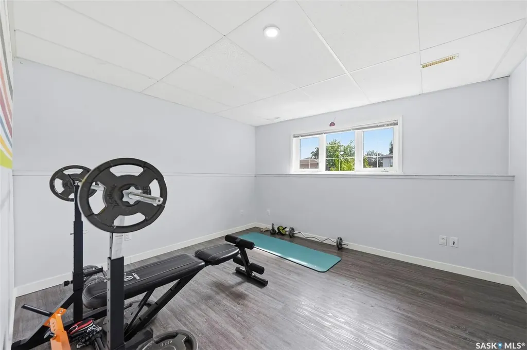207 Sumner Crescent Saskatoon SK S7L 7L7