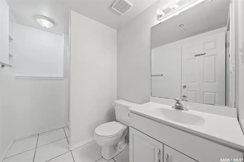 207 Sumner Crescent Saskatoon SK S7L 7L7