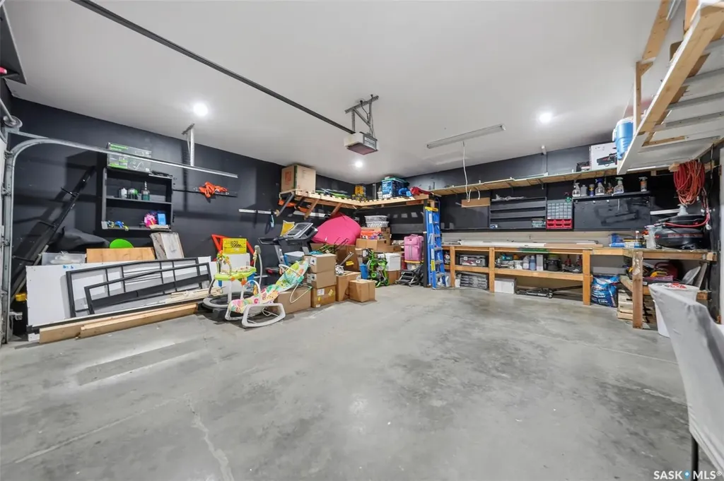 207 Sumner Crescent Saskatoon SK S7L 7L7