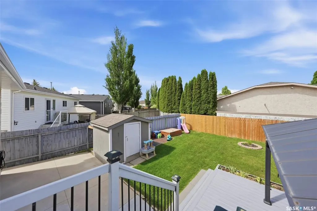 207 Sumner Crescent Saskatoon SK S7L 7L7