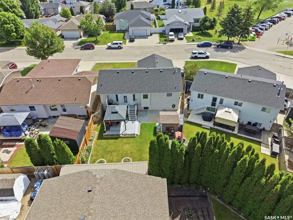 207 Sumner Crescent Saskatoon SK S7L 7L7