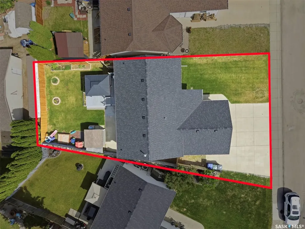 207 Sumner Crescent Saskatoon SK S7L 7L7