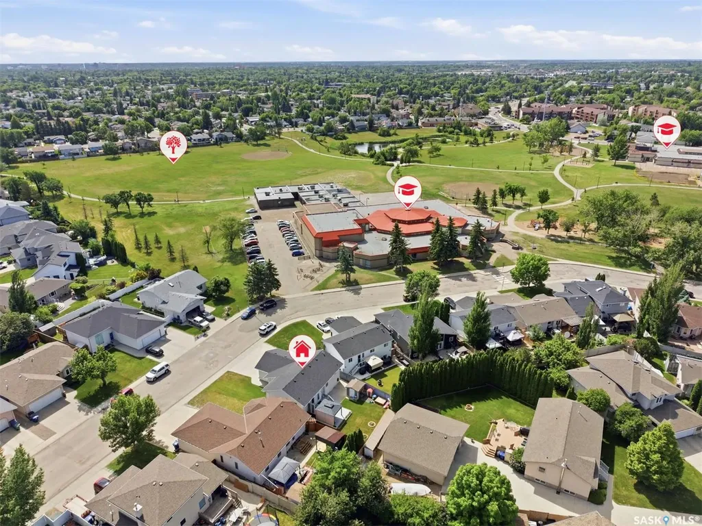 207 Sumner Crescent Saskatoon SK S7L 7L7