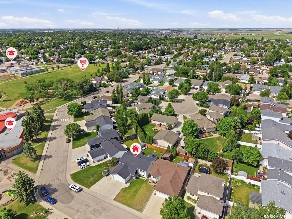 207 Sumner Crescent Saskatoon SK S7L 7L7