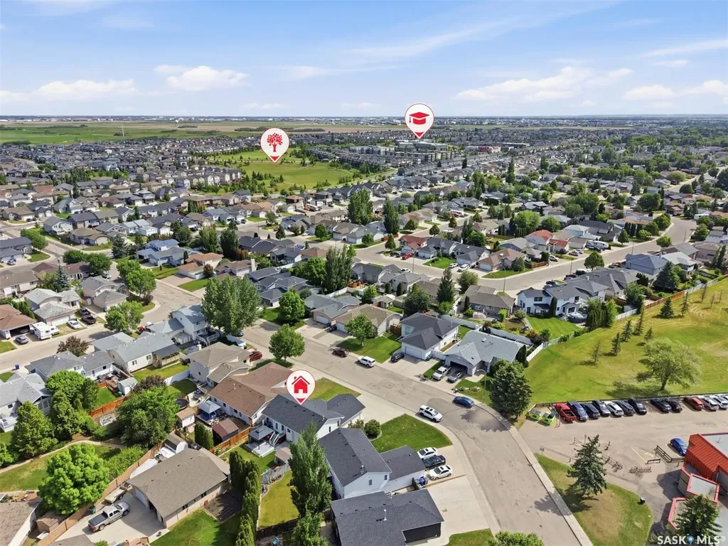 207 Sumner Crescent Saskatoon SK S7L 7L7