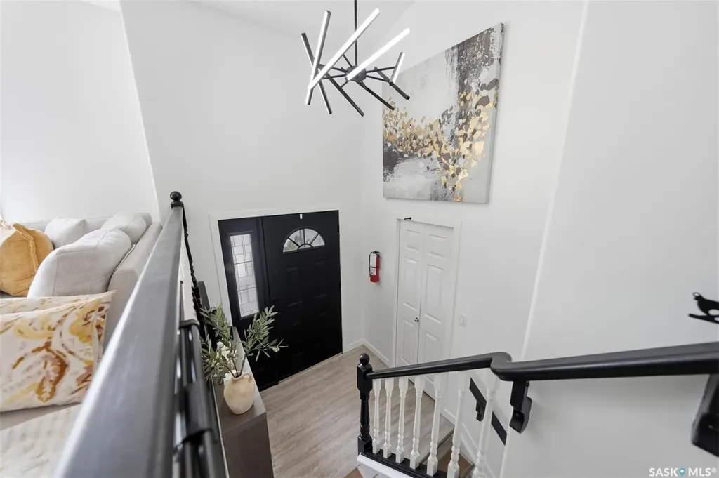 207 Sumner Crescent Saskatoon SK S7L 7L7