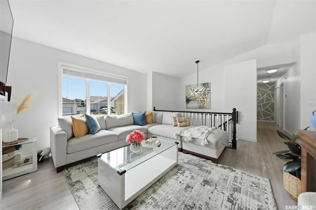 207 Sumner Crescent Saskatoon SK S7L 7L7