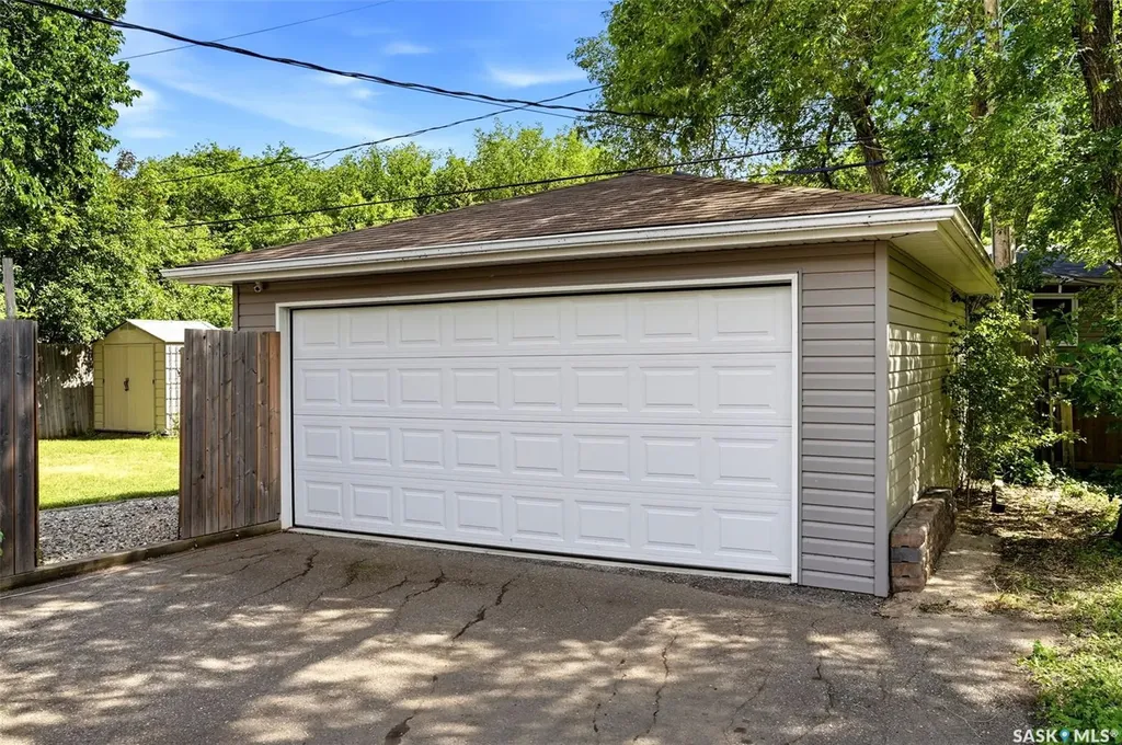 1829 Grant Drive Regina SK S4S 4V5