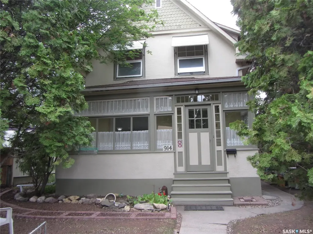 914 Victoria Avenue Saskatoon SK S7N 2Z6