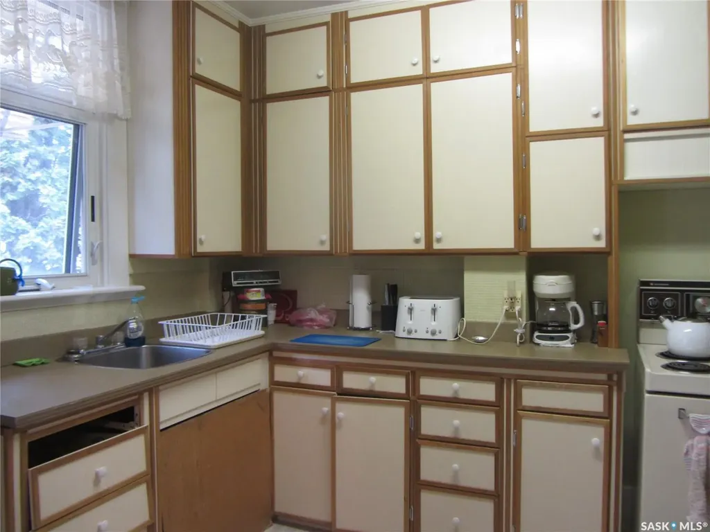 914 Victoria Avenue Saskatoon SK S7N 2Z6