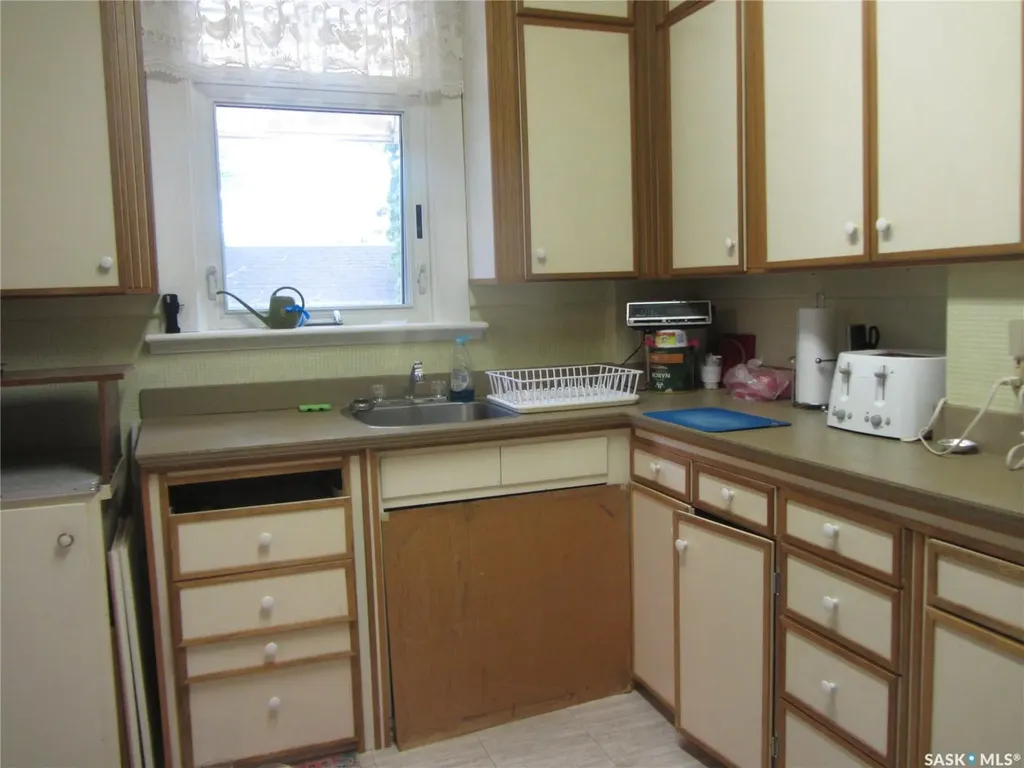 914 Victoria Avenue Saskatoon SK S7N 2Z6