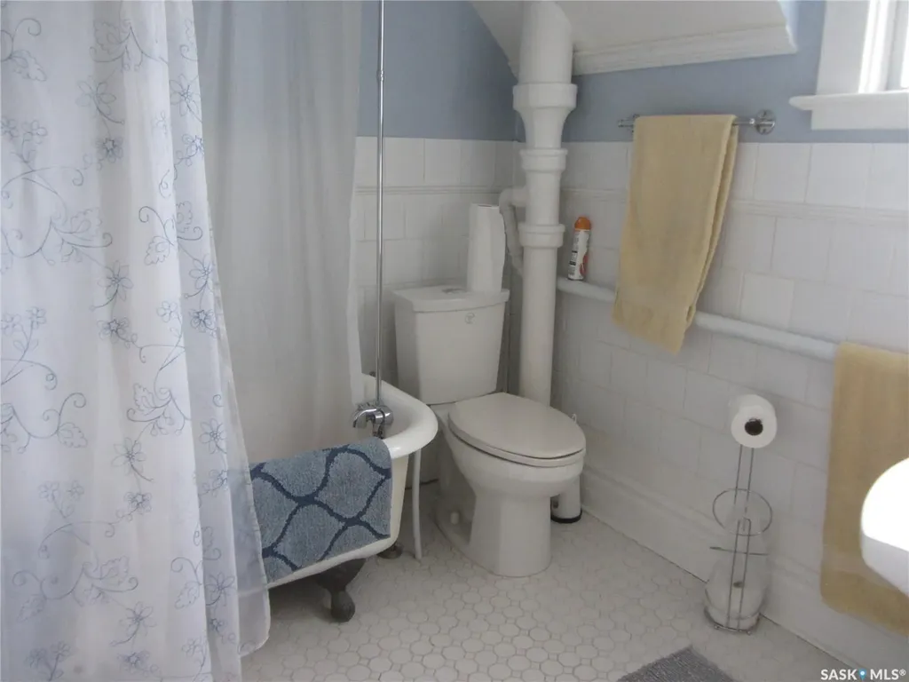914 Victoria Avenue Saskatoon SK S7N 2Z6