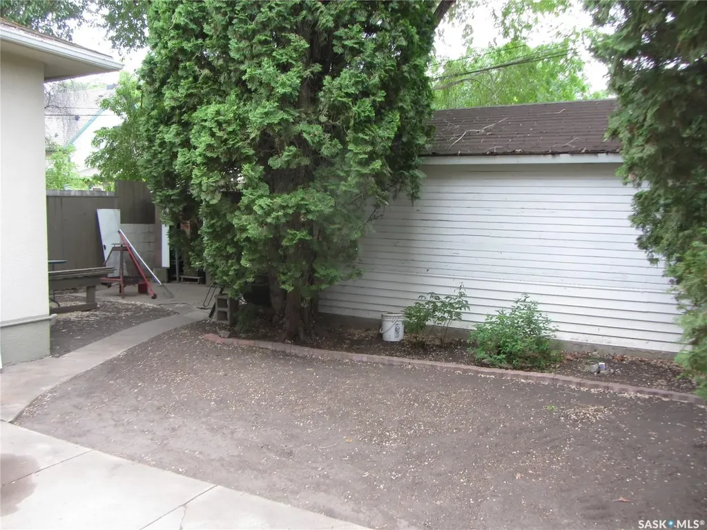 914 Victoria Avenue Saskatoon SK S7N 2Z6