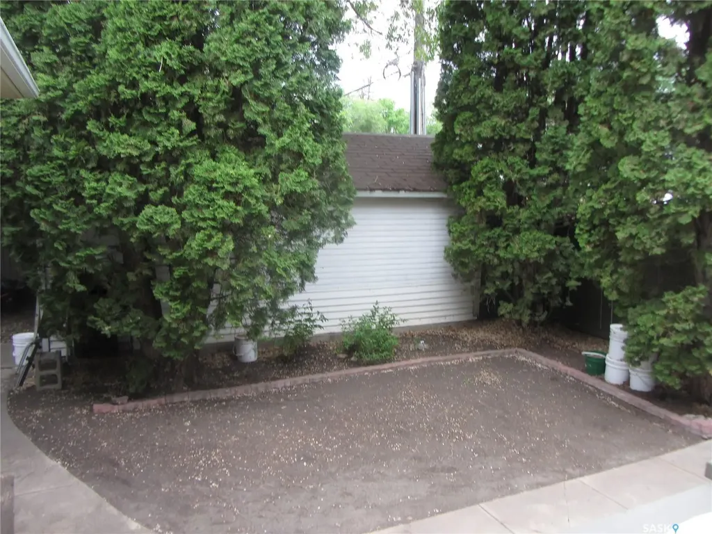 914 Victoria Avenue Saskatoon SK S7N 2Z6