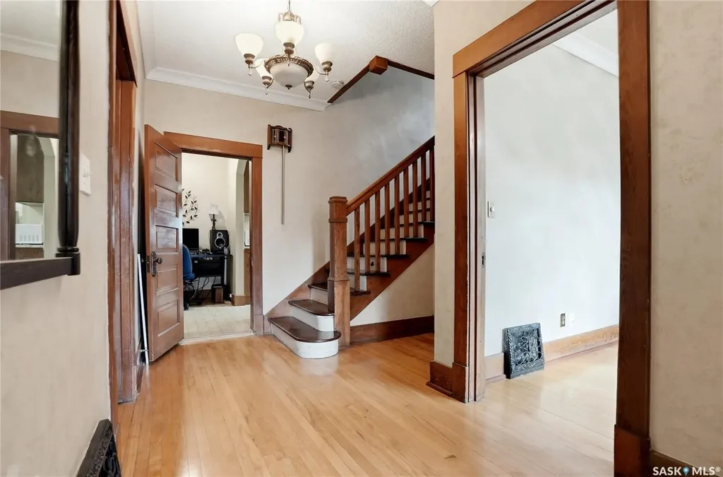 332 I Avenue S Saskatoon SK S7M 1Y2
