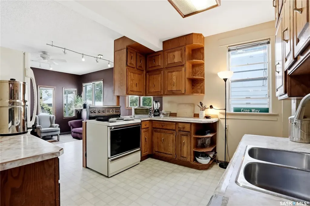 332 I Avenue S Saskatoon SK S7M 1Y2