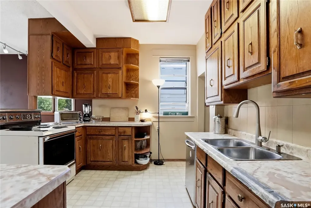 332 I Avenue S Saskatoon SK S7M 1Y2