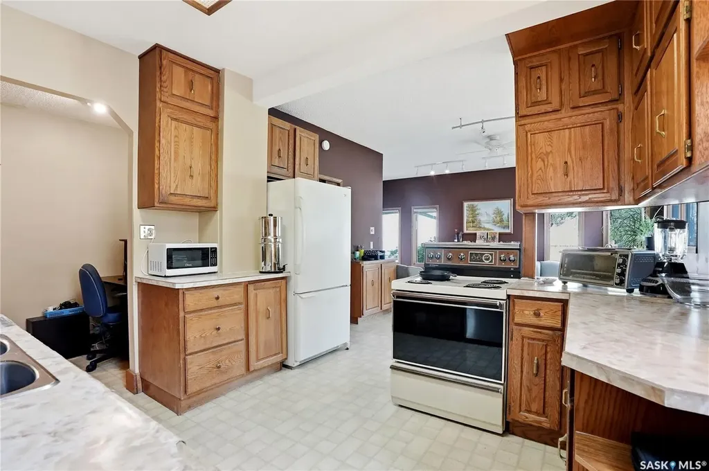 332 I Avenue S Saskatoon SK S7M 1Y2