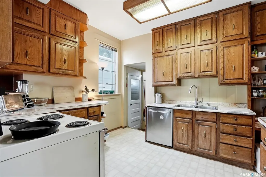 332 I Avenue S Saskatoon SK S7M 1Y2