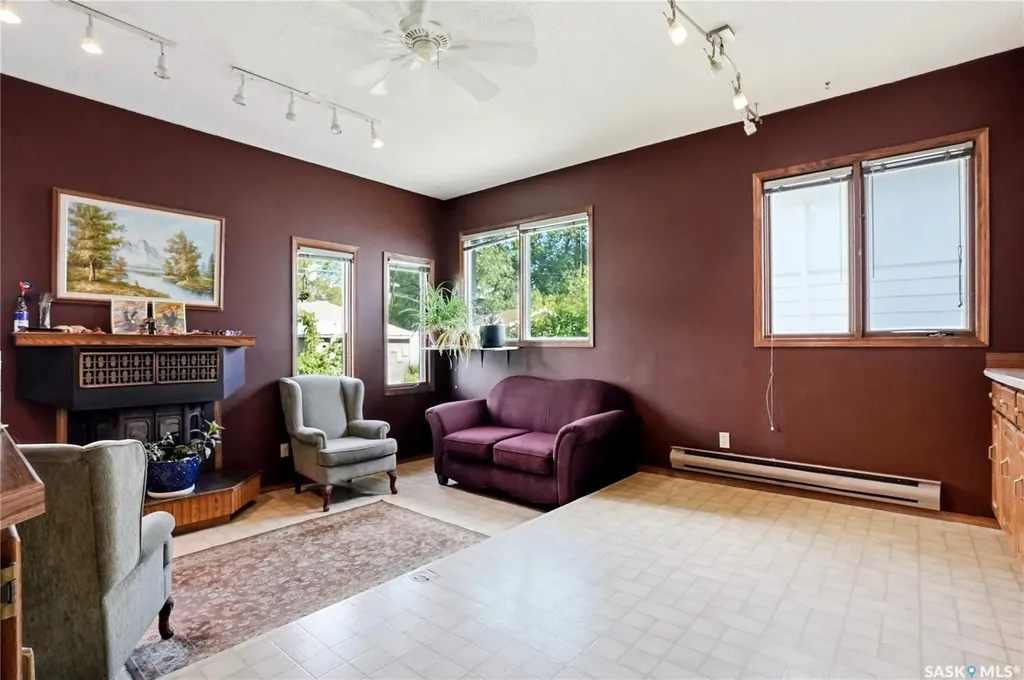 332 I Avenue S Saskatoon SK S7M 1Y2