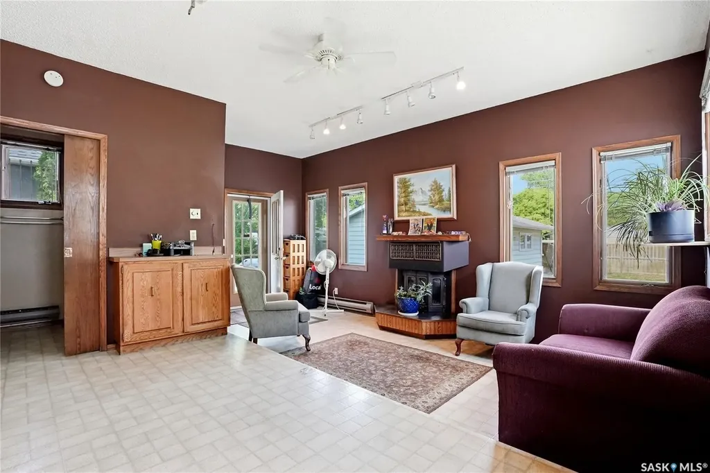 332 I Avenue S Saskatoon SK S7M 1Y2